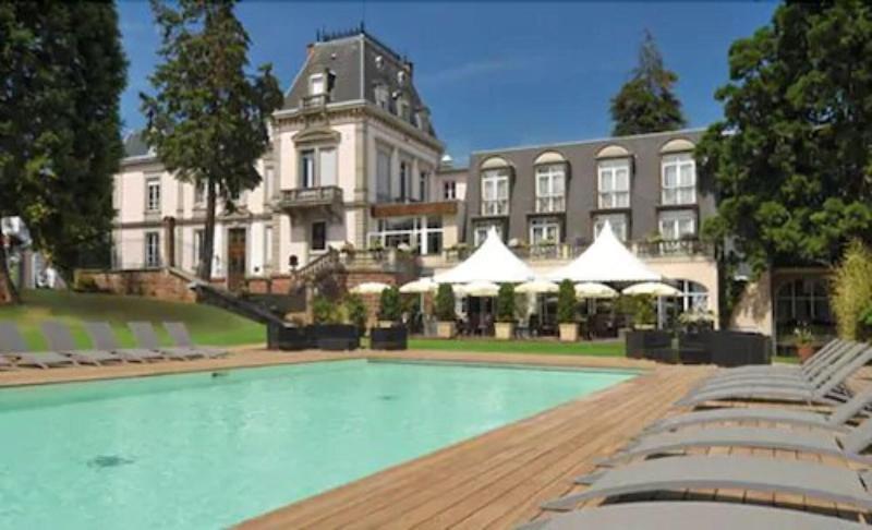 Le H - Hotel & Restaurant Бар Екстериор снимка