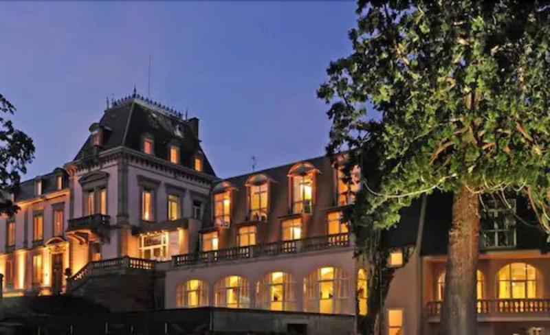 Le H - Hotel & Restaurant Бар Екстериор снимка