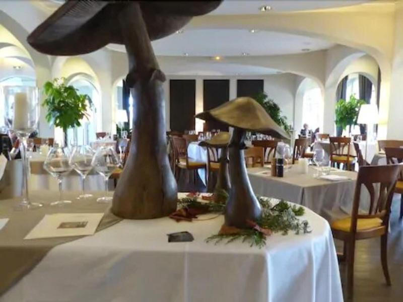 Le H - Hotel & Restaurant Бар Екстериор снимка