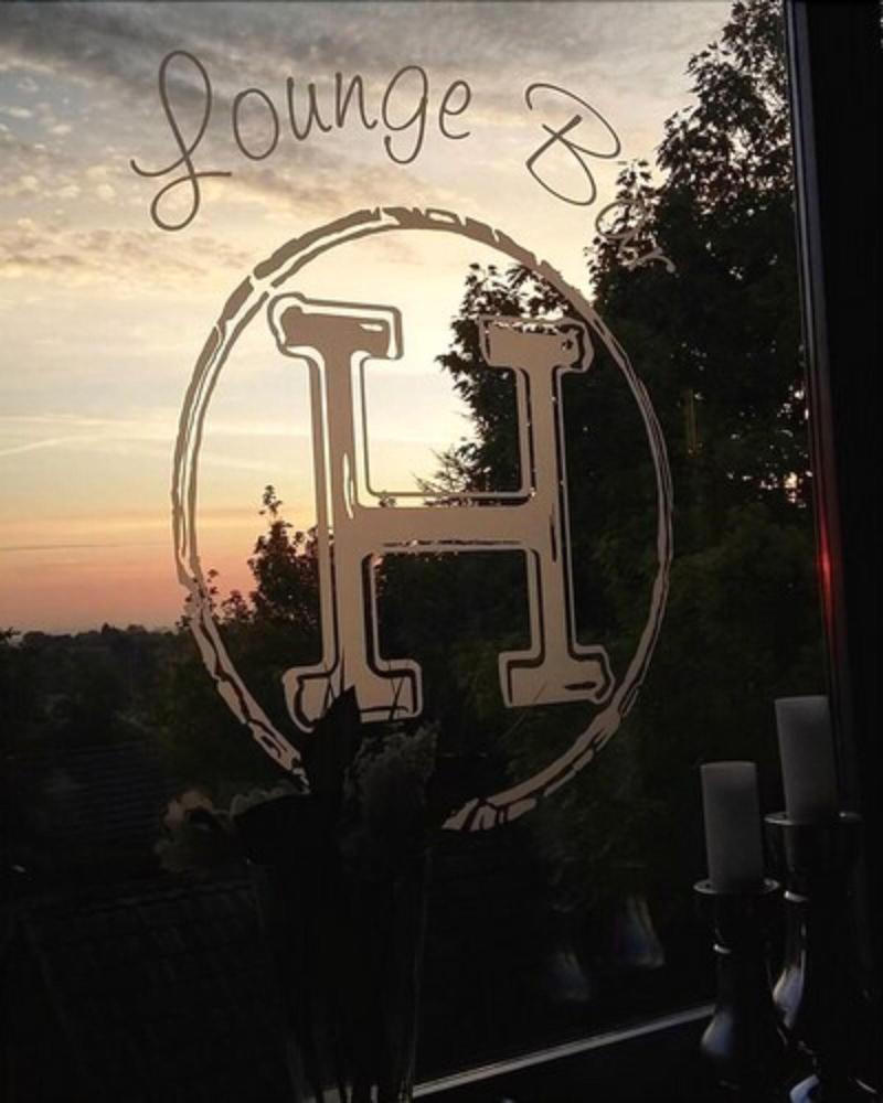 Le H - Hotel & Restaurant Бар Екстериор снимка