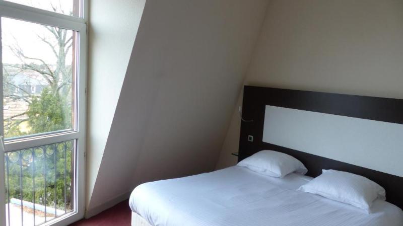 Le H - Hotel & Restaurant Бар Екстериор снимка