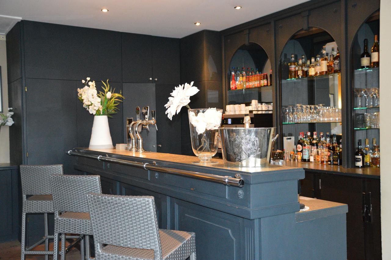 Le H - Hotel & Restaurant Бар Екстериор снимка