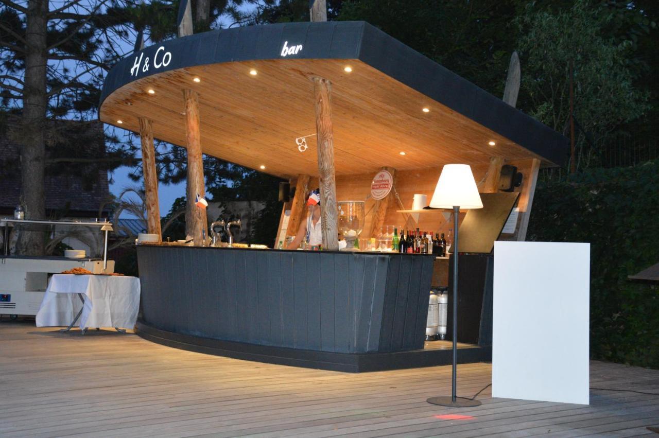 Le H - Hotel & Restaurant Бар Екстериор снимка