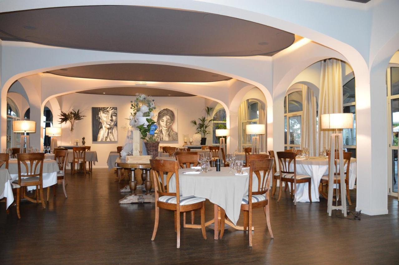 Le H - Hotel & Restaurant Бар Екстериор снимка