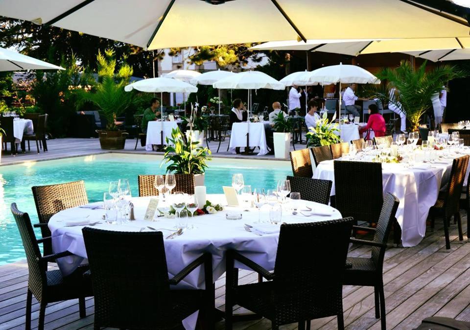 Le H - Hotel & Restaurant Бар Екстериор снимка