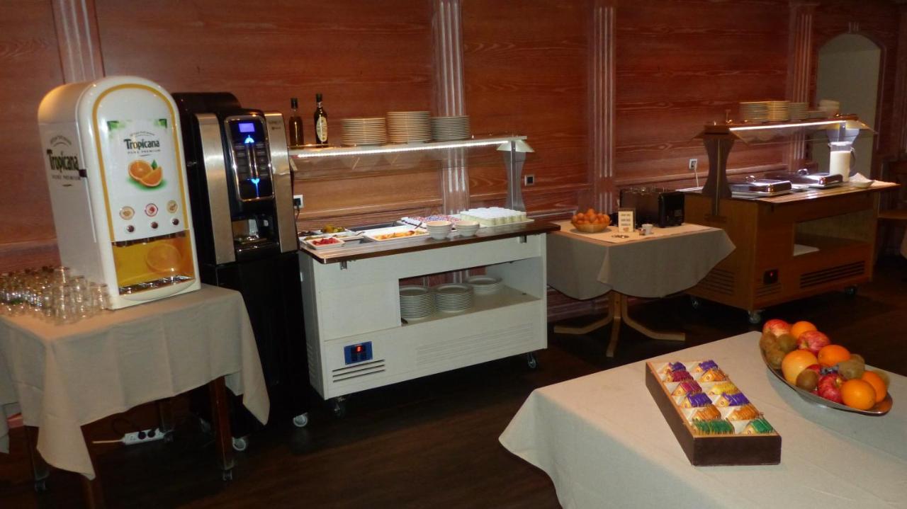 Le H - Hotel & Restaurant Бар Екстериор снимка