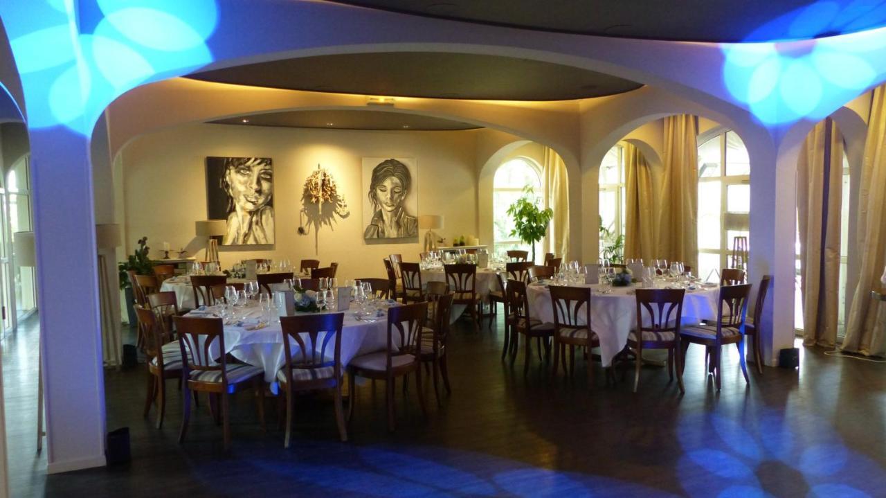 Le H - Hotel & Restaurant Бар Екстериор снимка