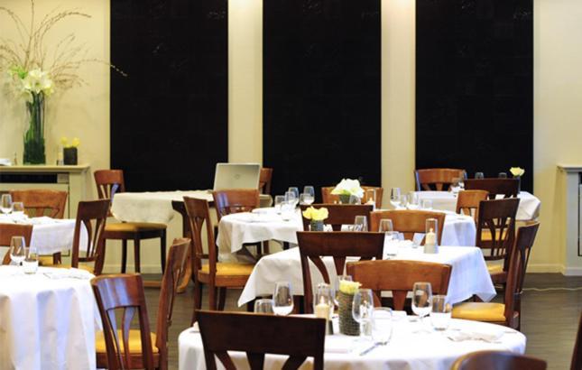 Le H - Hotel & Restaurant Бар Екстериор снимка
