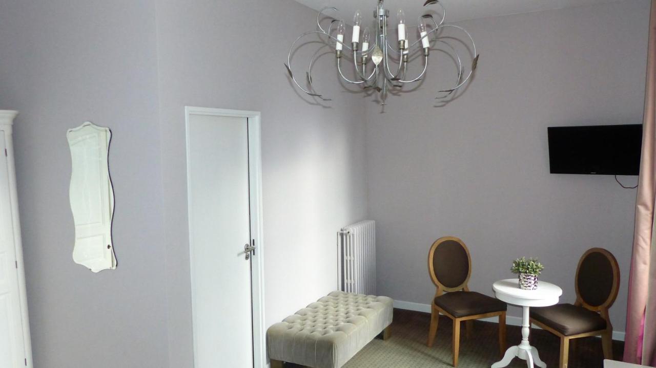 Le H - Hotel & Restaurant Бар Екстериор снимка
