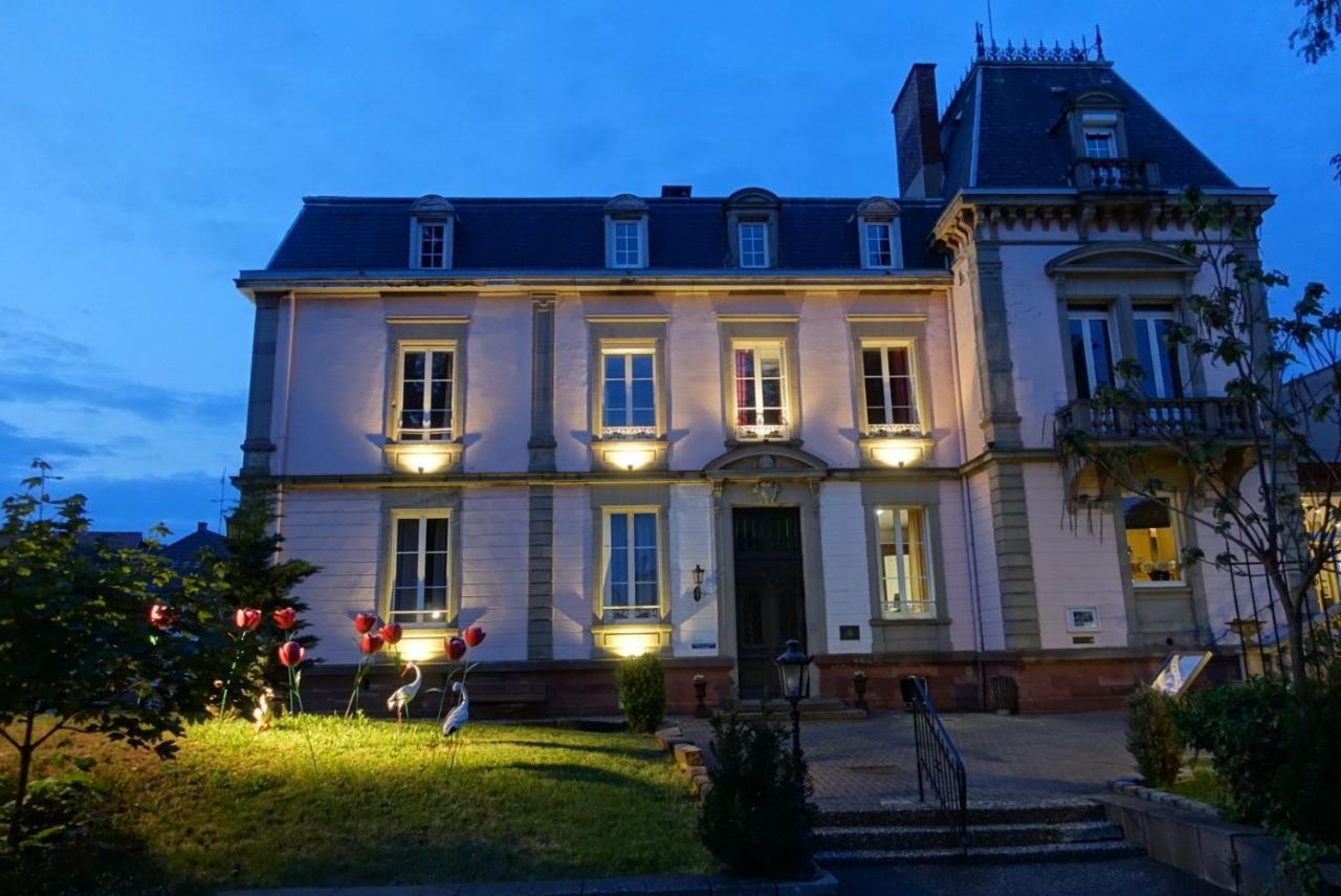 Le H - Hotel & Restaurant Бар Екстериор снимка